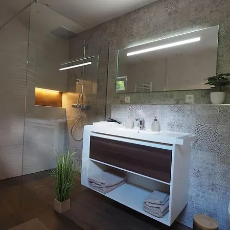 Apartman Hillside - Wohlfuehlurlaub Garantiert! Tschöran